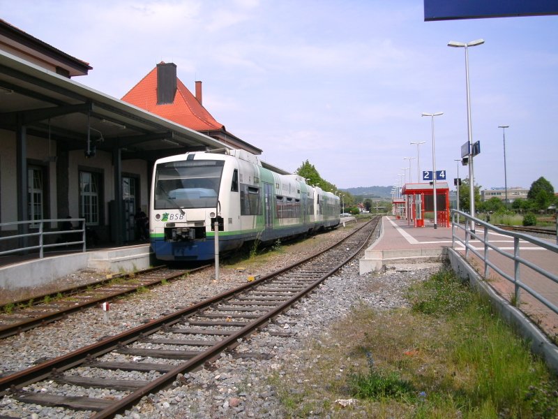 BR650 der BSB im Bahnhof Breisach am 10.05.2009. 