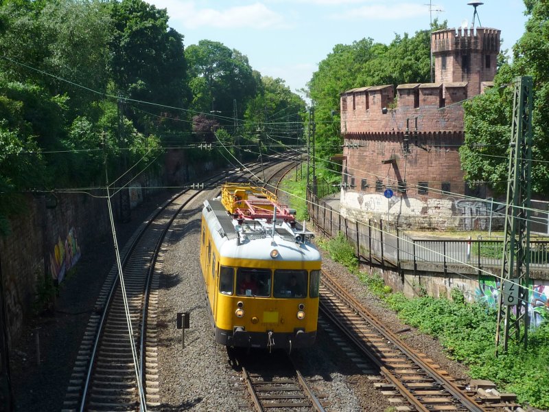 Turmtriebwagen 701 141-4 kurz vor der Rheinbr�cke zwischen Mainz-R�misches Theater