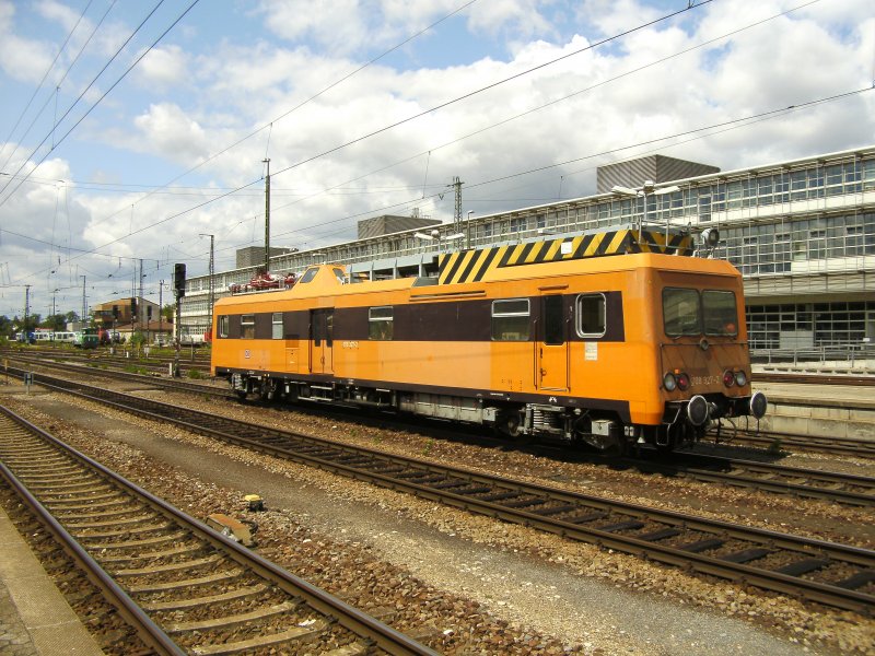 Hier f�hrt gerade ein Oberleitungsmessfahrzeug von Regensburg Pr�fening kommen durch