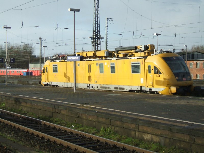 BR 711 118-0 bei der Durchfahrt in Wanne Eickel Hbf.(07.12.2007)