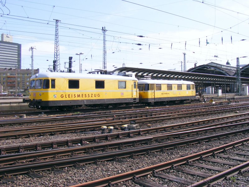 + 725 004 726 004 (Gleismesszug) in Hagen Hbf (March