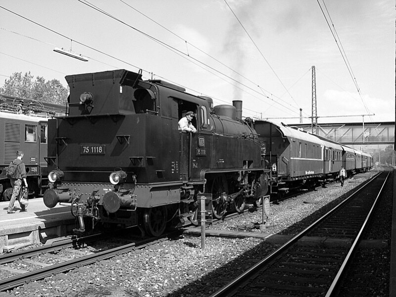 MOBA meeting Göppingen - On 06/12/2005 75 118 waiting for