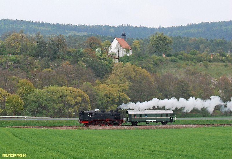 75 1118 transferring to Fladungen, here near Nordheim on the