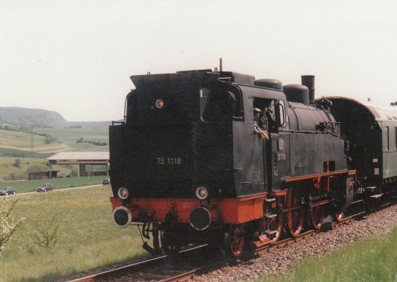 Die Dampflok 75-1118 auf der Wutachtalbahn. 