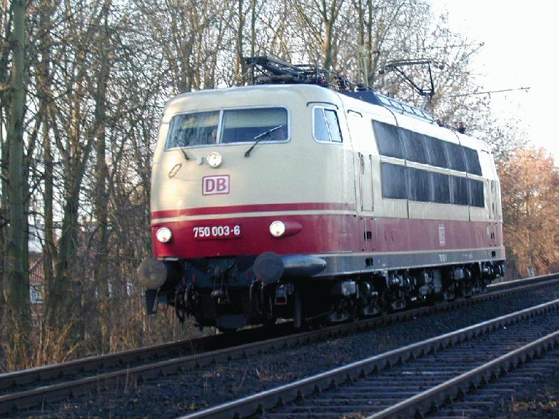 Bahndienstfahrzeug 750 003 zwischen Kriftel und H�chst (Ffm) am 25.01.02