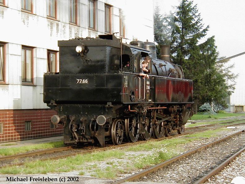 77.66 in der Traktion Wien Ost, am 01-09-2002 