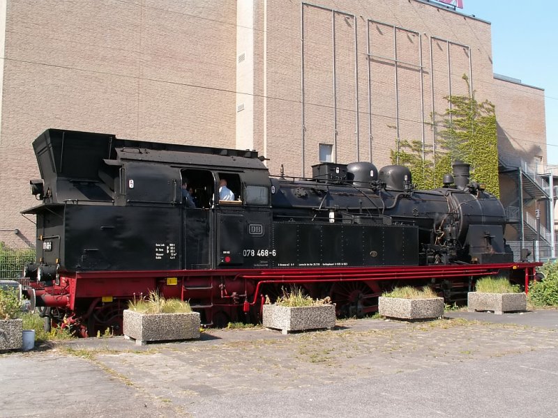 The 078468-6 in Krefeld railway station. The photo is from