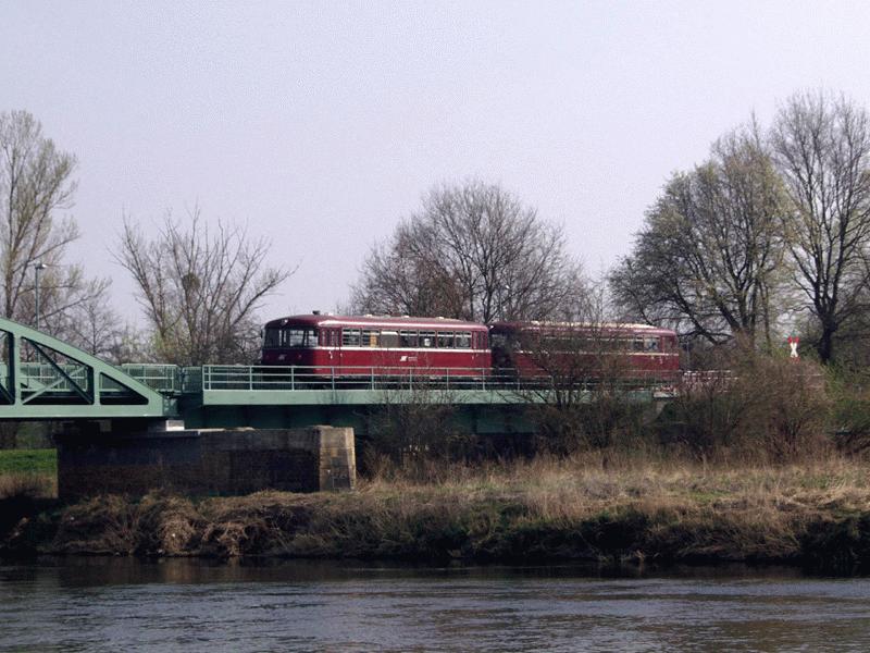 Der Schienenbus hat auf der Fahrt nach W�rlitz soeben die