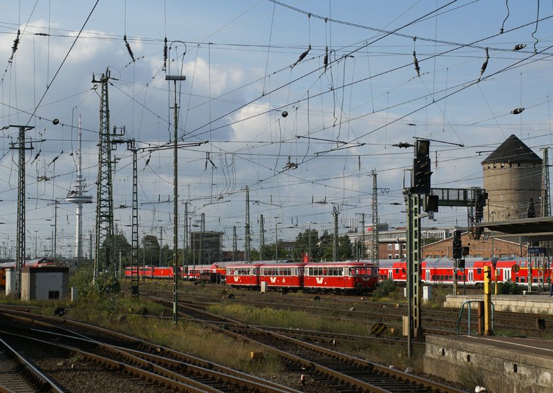 3 Schienenbusse der EVB verlassen am 21.09.2008 den Bremer Hauptbahnhof