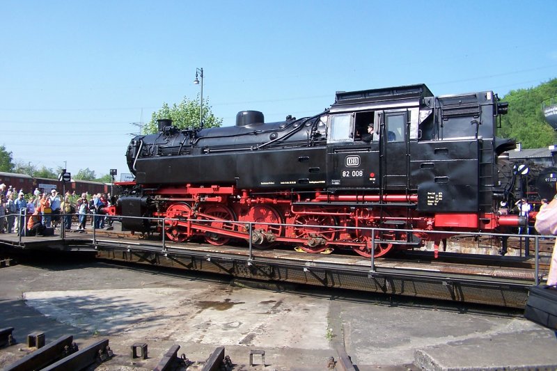 82 008 on the turntable in the depot-Bochum-Dahlhausen (automatically translated,