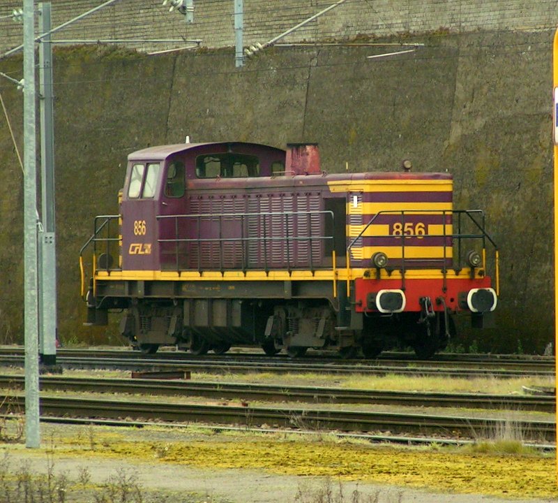 Rangierlok abgestellt bei Esch-sur-Alzette. 31.10.07  