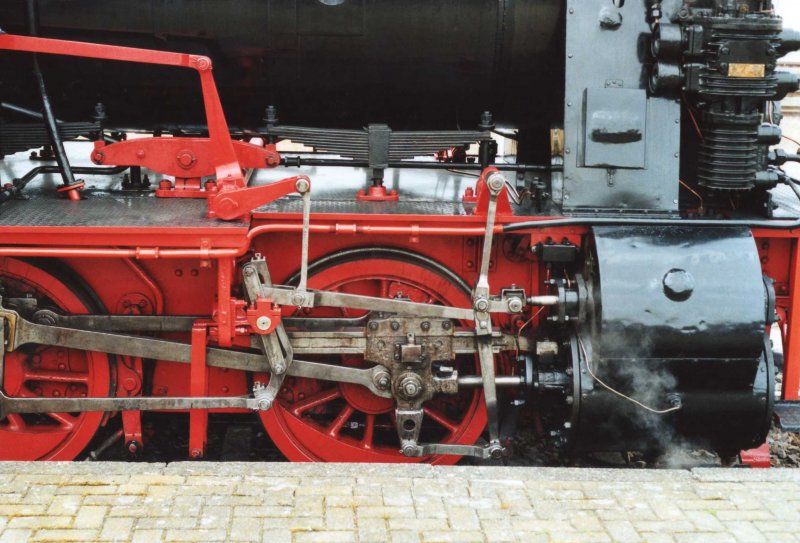 Triebwerksdetail von 89 6237 der MEM, Lokf�hrerseite.
(Foto: 2007) 
