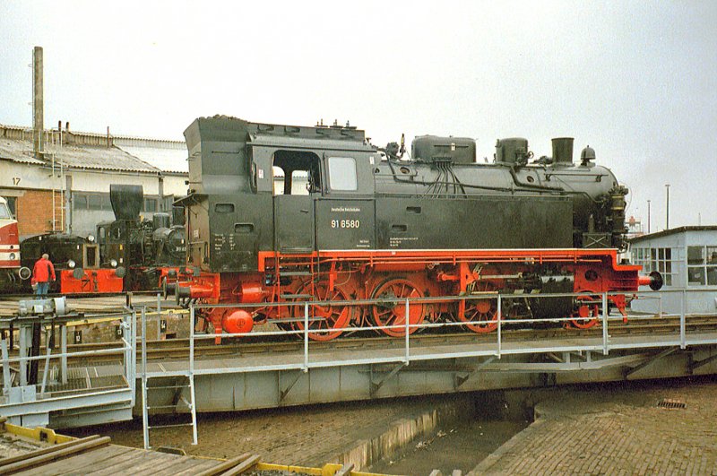 91 6580 auf Drehscheibe in Bw (hist) Arnstadt, Fr�hjahr 2002