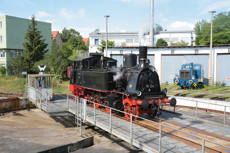 91 134 auf der Schweriner Drehscheibe. 12.07.2009 