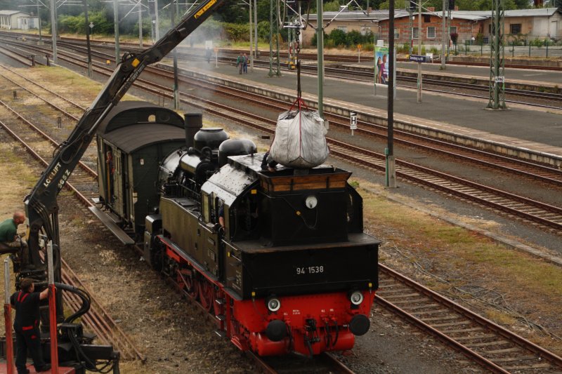 94 1538 wird am 20.06.09 im Bahnhof Sonneberg mittels LKW