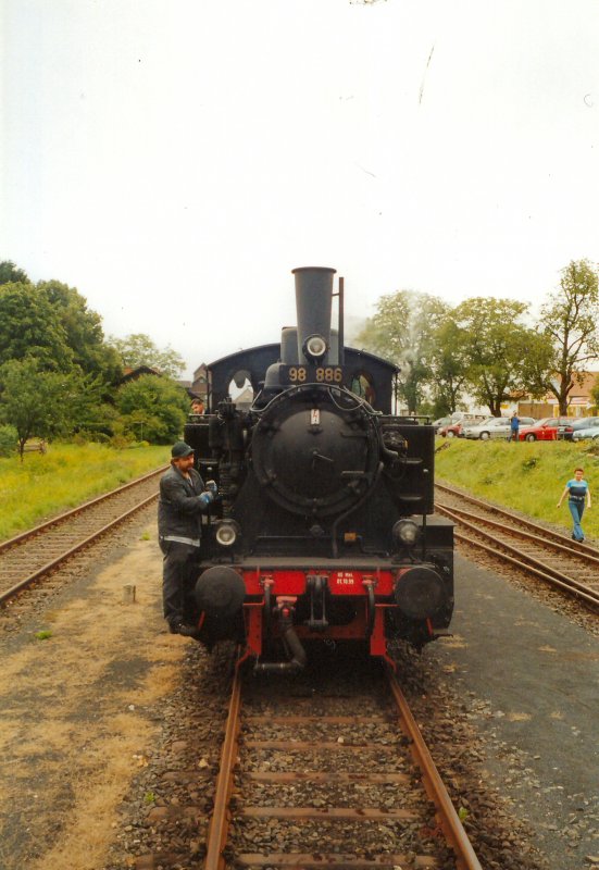 98 886 im Endpunkt Fladungen des Rh�nb�hnles Mellrichstadt - Fladungen