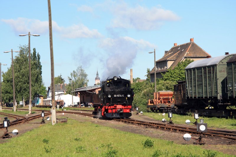 99 1574-5 beim rangieren in M�geln, 13.06.2009. 