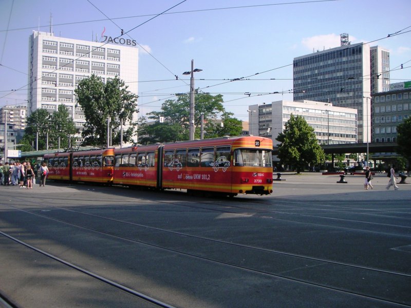 Eine Bremer Stra�enbahn (Linie 10) am 8.6.2007 am Hauptbahnhof. 