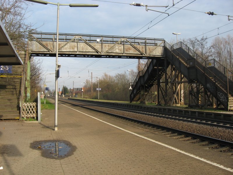 The pedestrian bridge in Barnt Bf, recorded in November 2007.