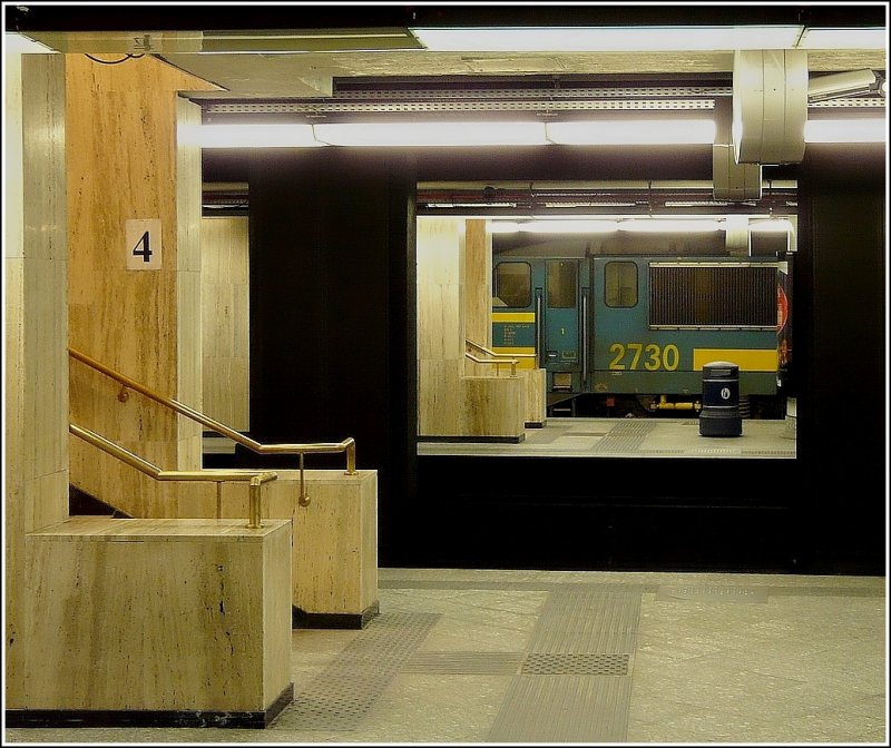Bruxelles Central, the unknown, something mysterious train station. 22:05:09 (Jeanny)