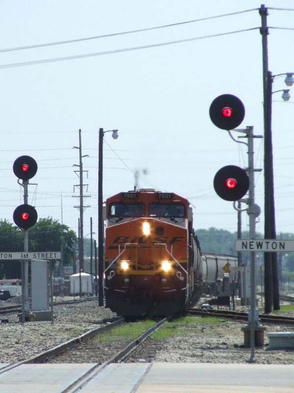 A BNSF Dash-9 at the top of a 110 car