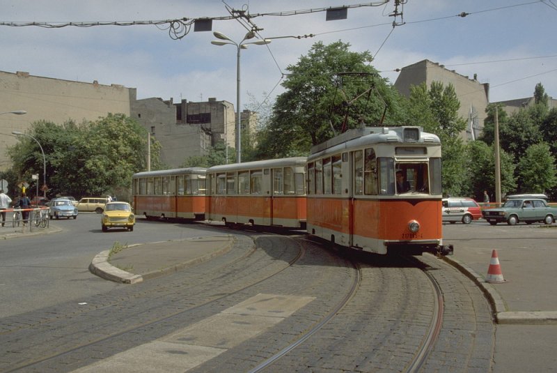 BVB 1990,ein Reko Strassenbahnzug am Hackeschen Mark(früher Börse und Marx Engels Platz)Archiv P.Walter