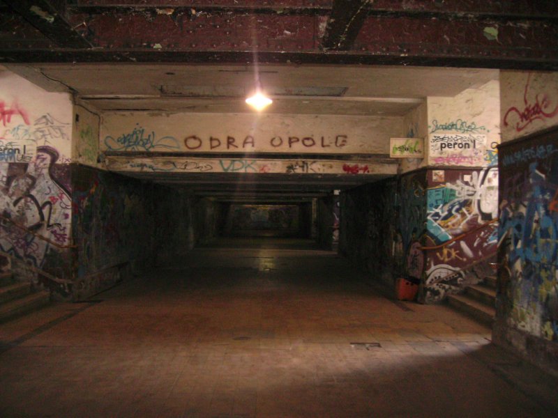 The station Bytom has 2 courses to the tracks the