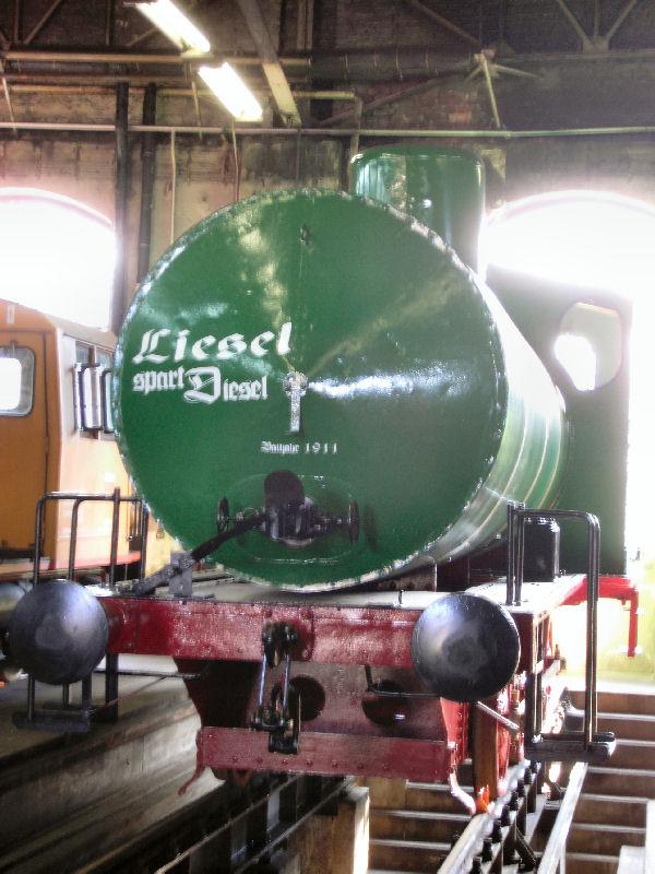 C gekuppelte Dampfspeicherlok im lokschuppen des SEM. Sie ist die letzte erhaltene Hohenzollern C-Kuppler Dampfspeicherlok