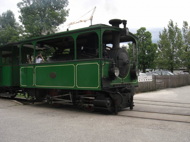 Die Chiemseebahn verl��t soeben den Bahnhof Prien/Stock.
Aufgenommen am 04.08.2008. 