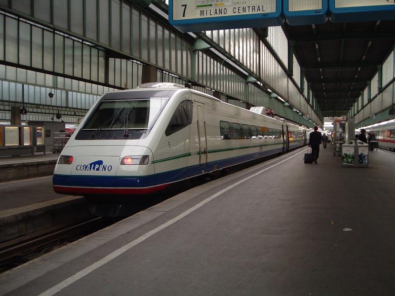Cisalpino in Stuttgart's main train station. (automatically translated, Powered by