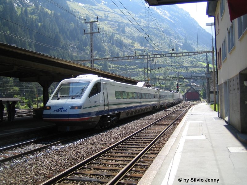 ETR 470 009 bei der Durchfahrt in G�schenen am 8.9.07