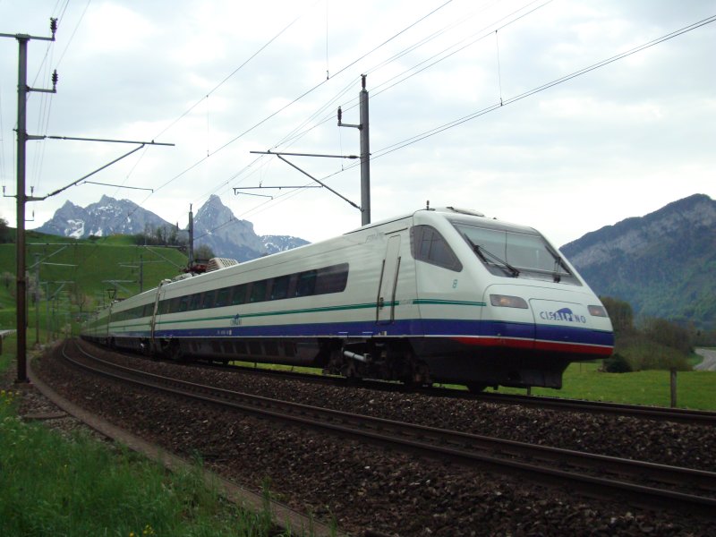 ETR 470 nach Z�rich HB kurz vor Arth-Goldau am 02.05.2008