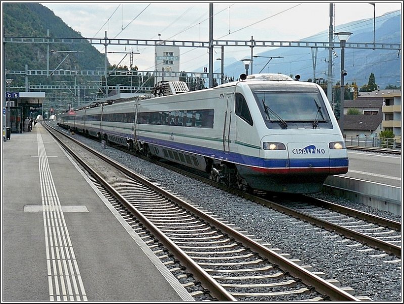 ETR 470 Cisalpino leaves on the evening of 2:08:08 the
