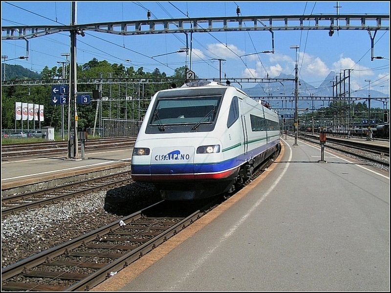 A CIS leaves the station at 04:08:07 Arth-Goldau. (Hans) (automatically