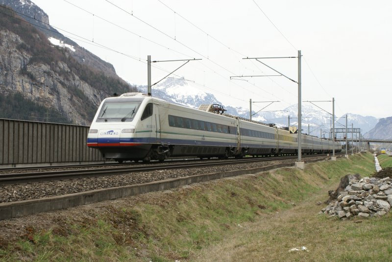 ETR 470 009 n�hert sich am 28.3.09 Erstfeld, und dies