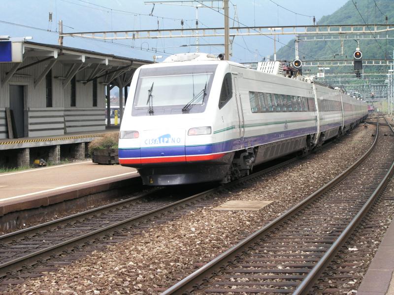 ETR 470 Cisalpino on 20-7-2004 in Bellinzona (automatically translated, Powered