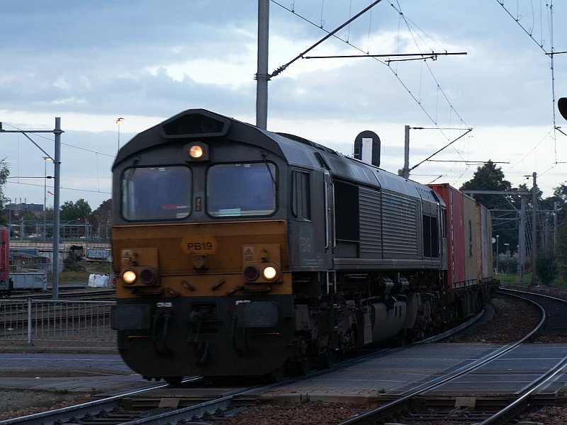 Im letzten Licht des Tages macht sich diese Class 66
