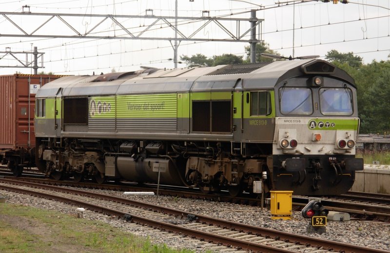 ACTS, Class 66/JT42CWR, 513-9 (MRCE) am 11/07/09 im bahnhof t