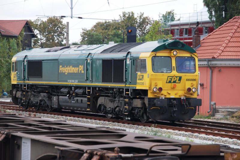 Frankfurt(Oder), 23.09.2009, Freightliner PL 66006 bei der Durchfahrt 