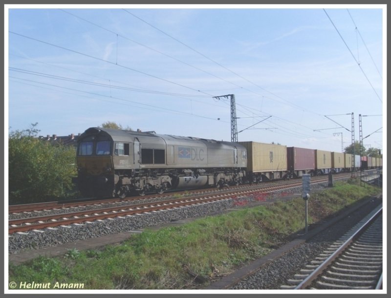 Class66 PB 14 der Crossrail Benelux NV, frher Dillen & LeJeune Cargo NV (DLC), fuhr am 10.10.2008 mit einem Containerzug am Bahnhof Frankfurt am Main-Niederrad vorbei in nrdlicher Richtung. An den Seitenwnden trug sie noch die alte Firmenbezeichnung DLC.