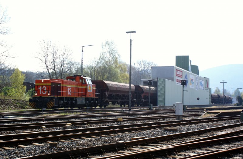 SecoRail 13 angemietet von Railion steht vor der Schotterverladestation in