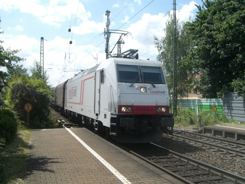 Crossrail 185 578-2 durchfhrt am 14.06.2008 hier Gundelfingen bei Freiburg in Richtung Offenburg