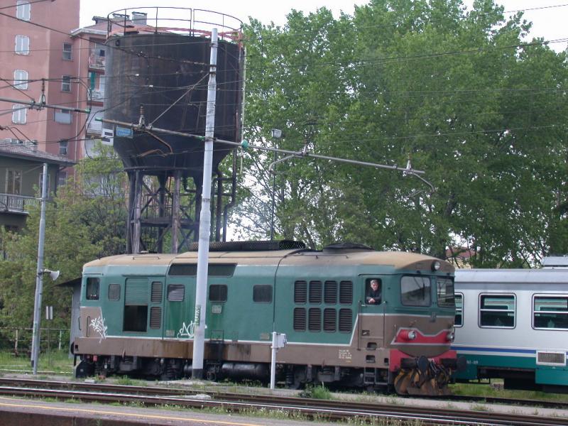 (04/18/2002) D345 Diesel Locomotive in Cremona (automatically translated, Powered by