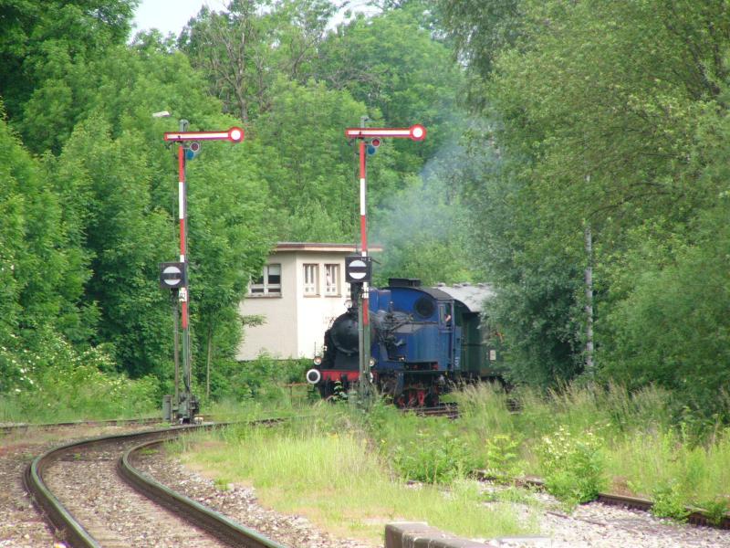 Dampflok der Tegernseebahn anlsslich der Sonderfahrt
100. Leserreise Landsberger Tagblatt 05.06.2005
Einfahrt in den Bahnhof Landsberg am Lech
