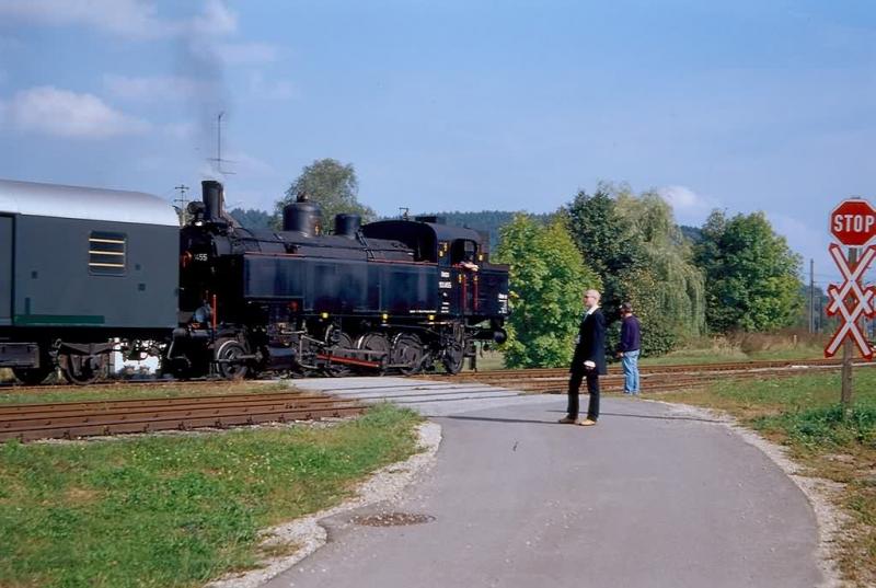Dampflokomotive 93.1455 der GEG beim Halt vor dem kalorischen Kraftwerk in Timelkam.