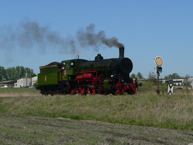 OL12-7 on the Steam Locomotive Parade in Wolsztyn, 2.5.2009 (automatically