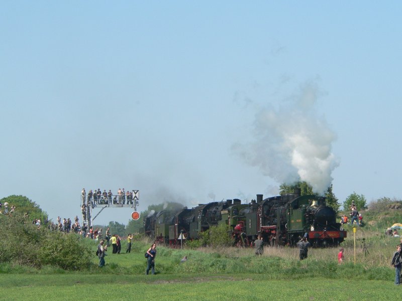 This steam locomotive fans each year at their expense. 2.5.2009