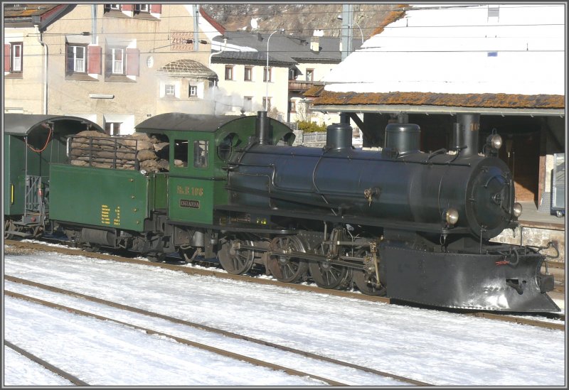 G 4/5 108 Engiadina mit Dampfextrazug 2947 in Zernez. (19.02.2008)
