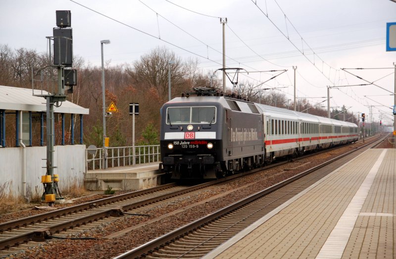 Das Highlight des Tages: 120 159. Am 08.03.09 durchfhrt sie mit dem IC 2356 Burgkemnitz Richtung Leipzig.