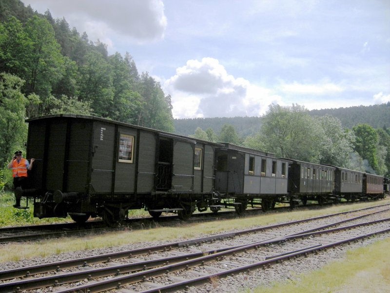 Das Kuckucksbhnel wartet am 31.05.2009 auf seine Rckfahrt nach Neustadt (Weinstr) Hbf